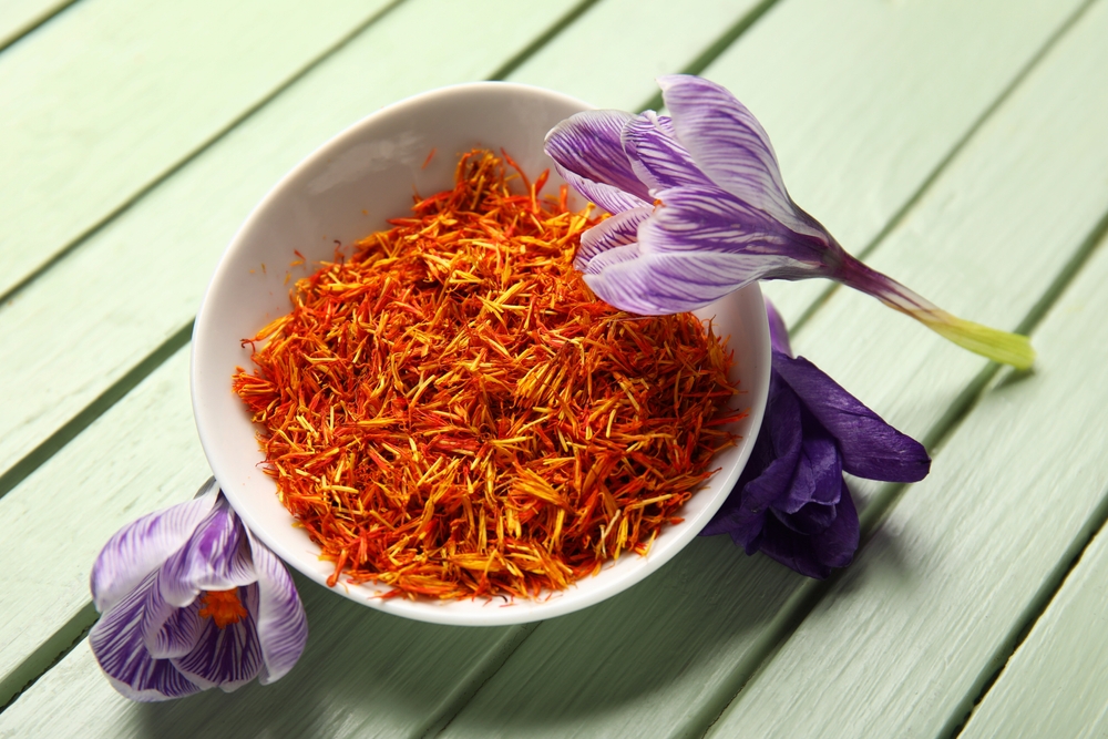 saffron in bowl